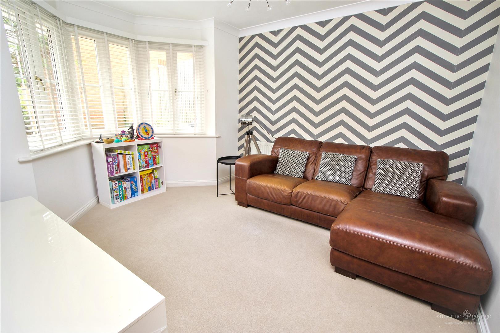 4 bed property in Roebuck Rise, Reading